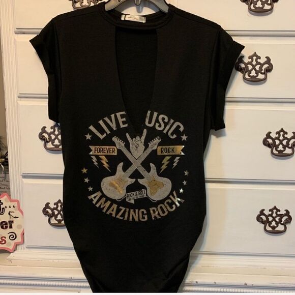 Retro Look Graphic Tee - Picture 11 of 15